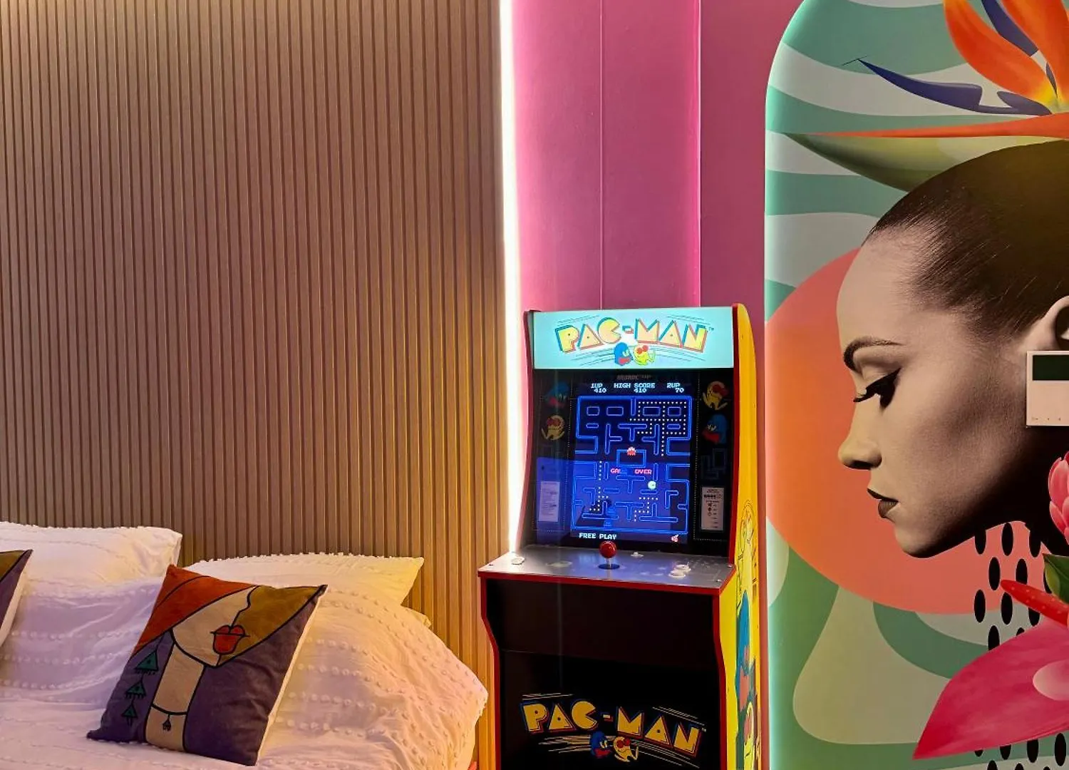 דירות דובאי Capsule Flora Business Bay View Burj Khalifa-Pool Table-Game Arcade-Projector-Playstation 5