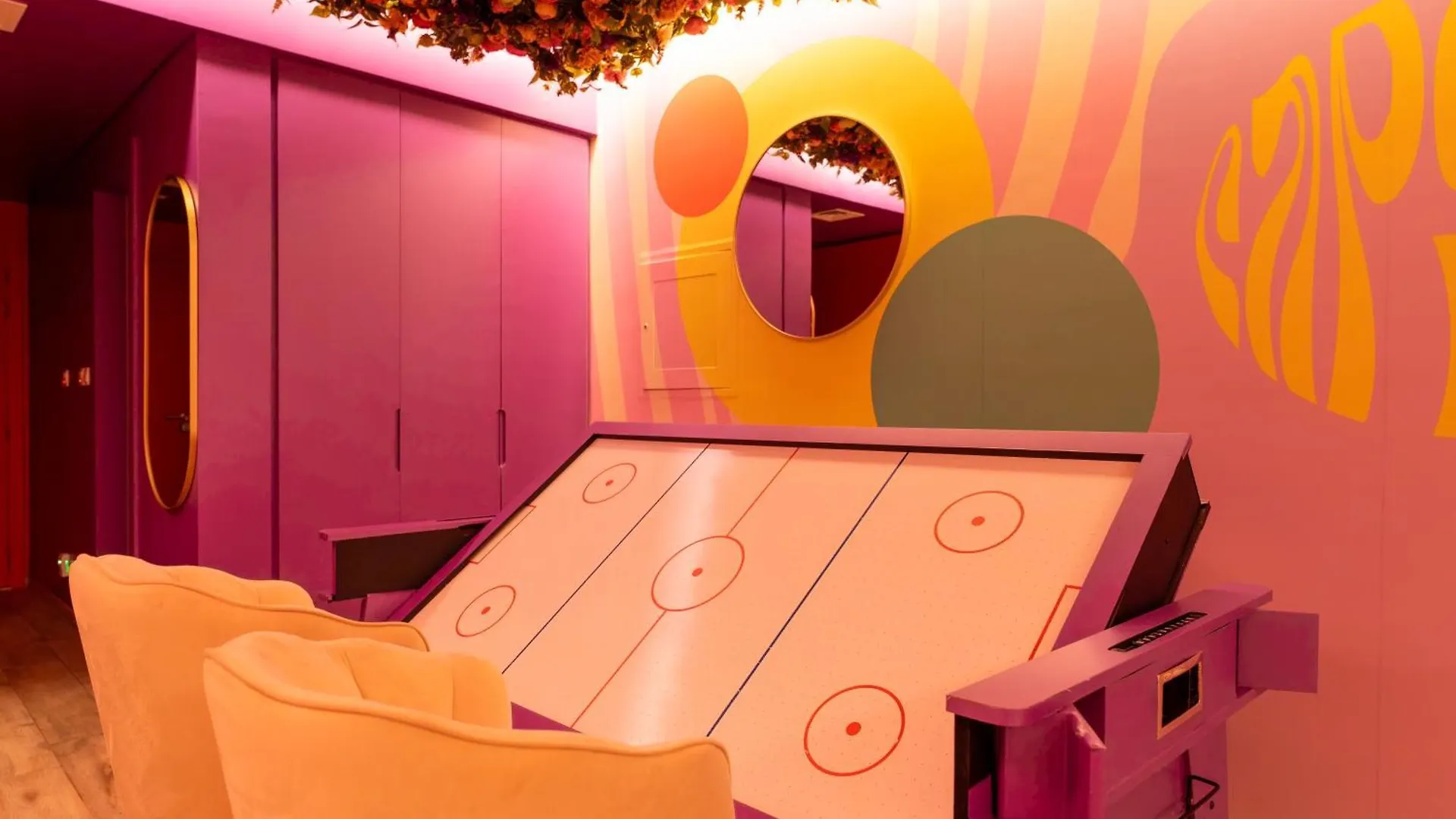 דירות דובאי Capsule Flora Business Bay View Burj Khalifa-Pool Table-Game Arcade-Projector-Playstation 5