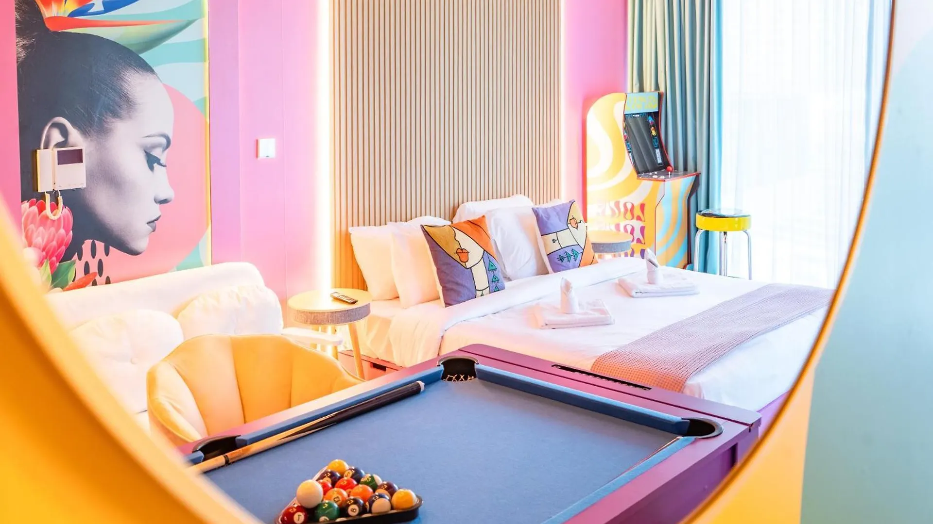 דירות דובאי Capsule Flora Business Bay View Burj Khalifa-Pool Table-Game Arcade-Projector-Playstation 5