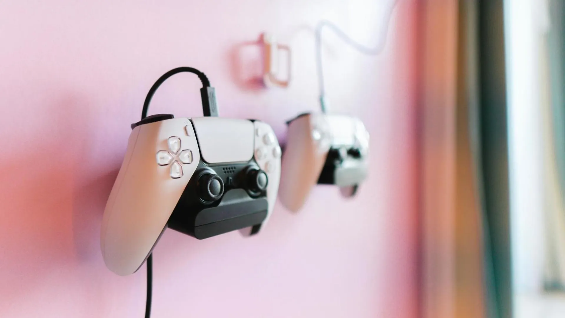 Capsule Flora Business Bay View Burj Khalifa-Pool Table-Game Arcade-Projector-Playstation 5 Apartment Dubai