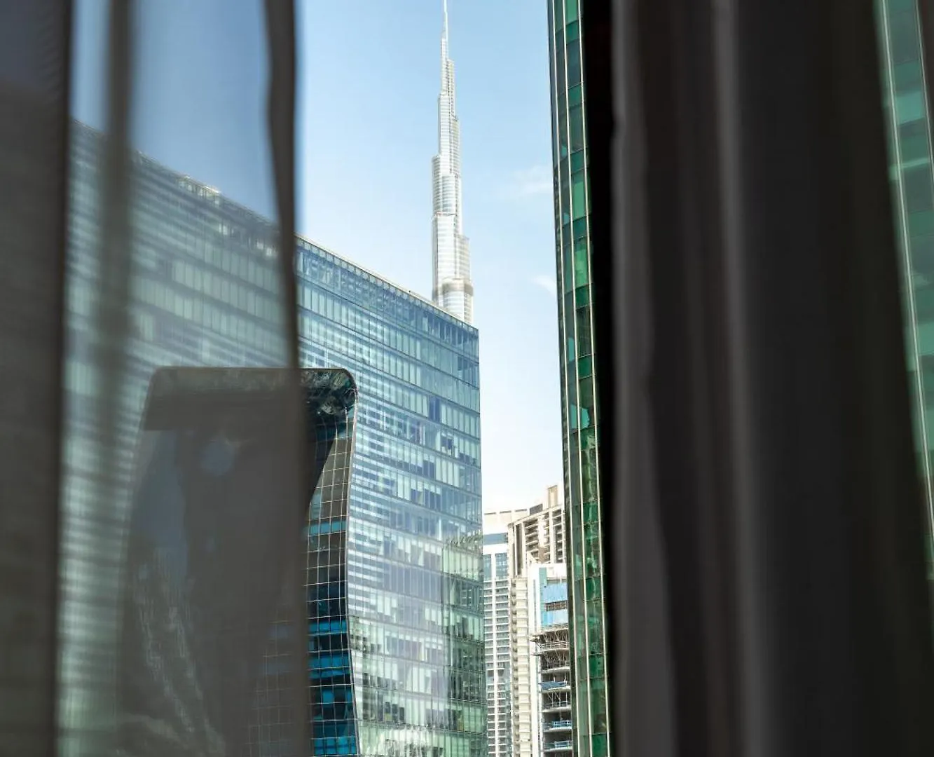 Capsule Flora Business Bay View Burj Khalifa-Pool Table-Game Arcade-Projector-Playstation 5 Apartment Dubai United Arab Emirates