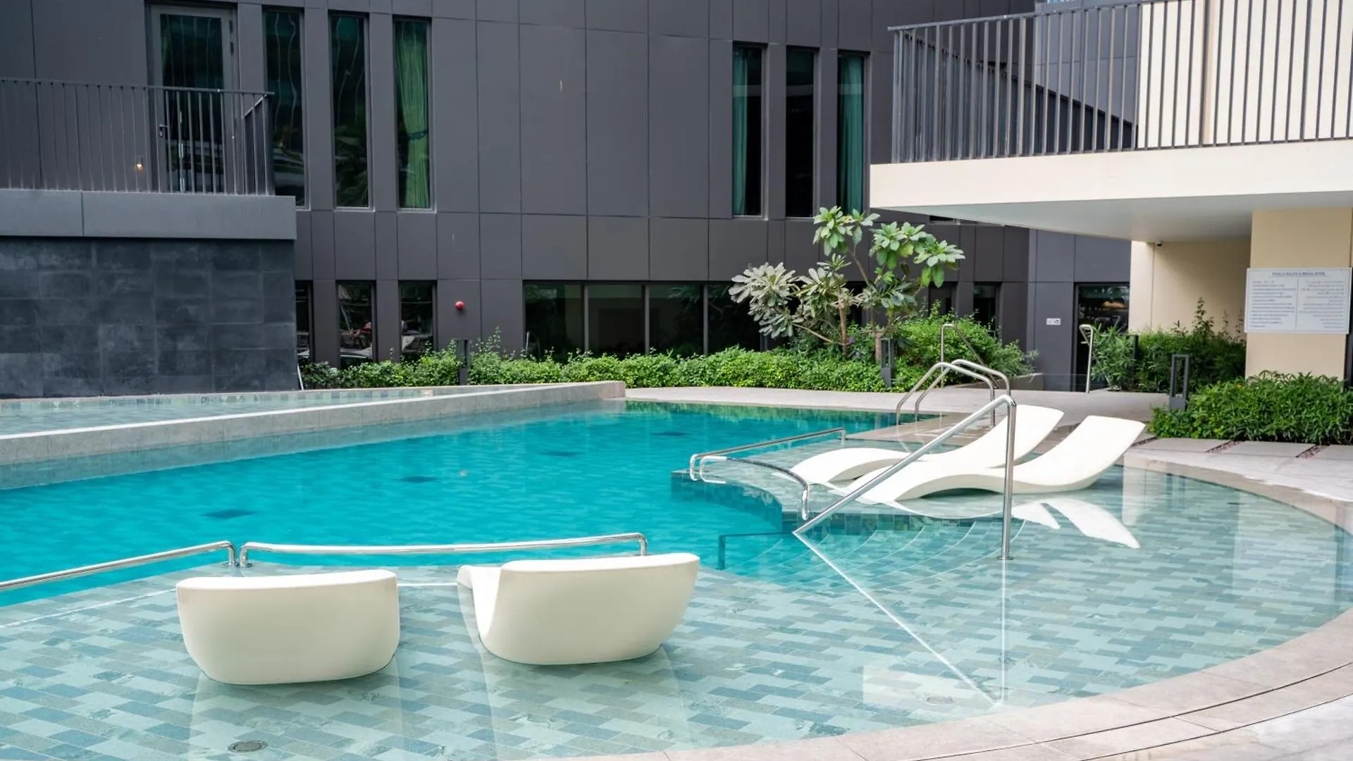 Capsule Flora Business Bay View Burj Khalifa-Pool Table-Game Arcade-Projector-Playstation 5 Apartment Dubai